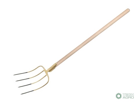 Widły gospodarcze 4-zębne na drewnianymtrzonku, (dł. 1500 mm), kute, Teger